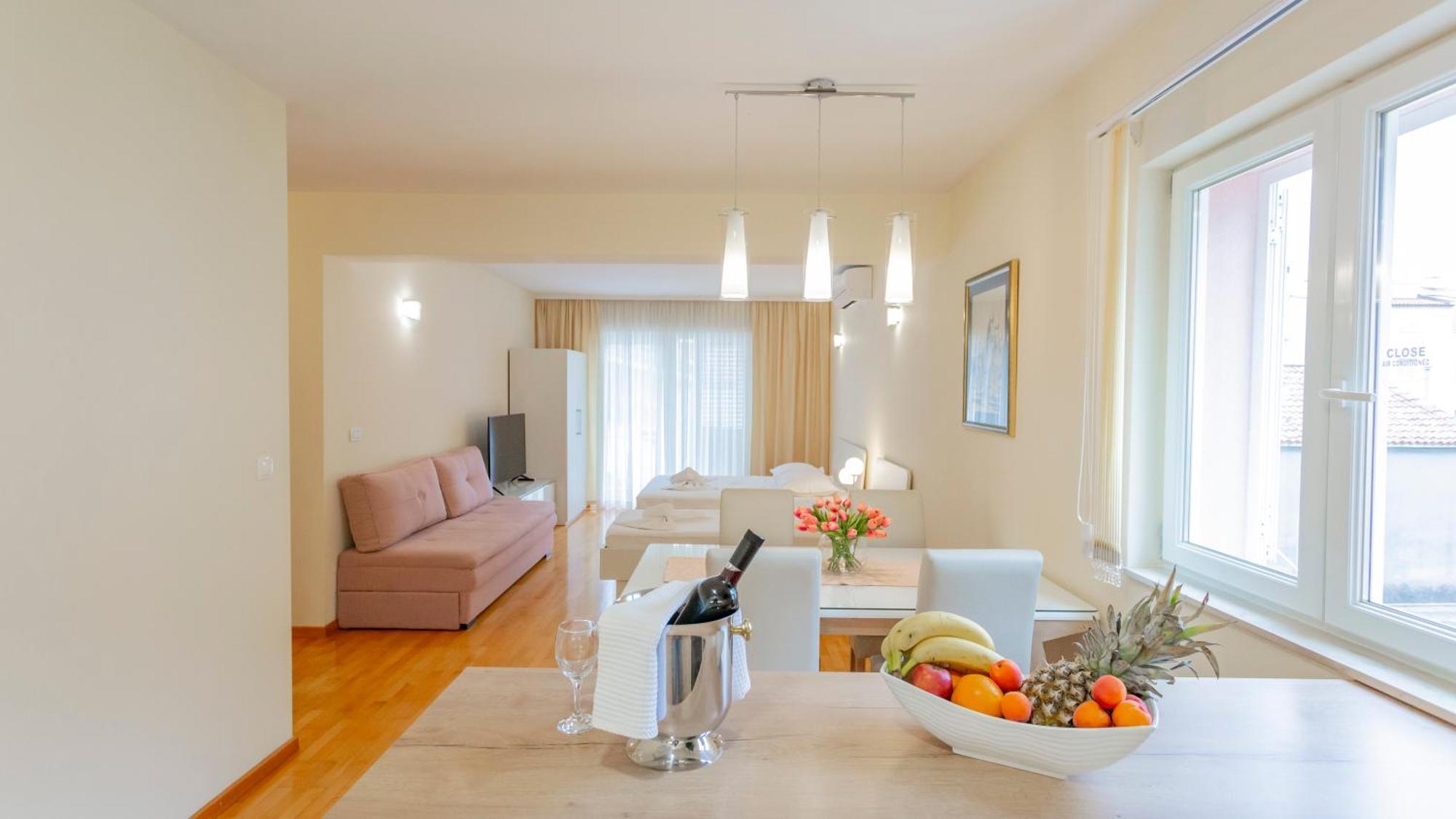 Baska Voda Apartments - Steps From The Beach, Free Parking, Central Location Ngoại thất bức ảnh