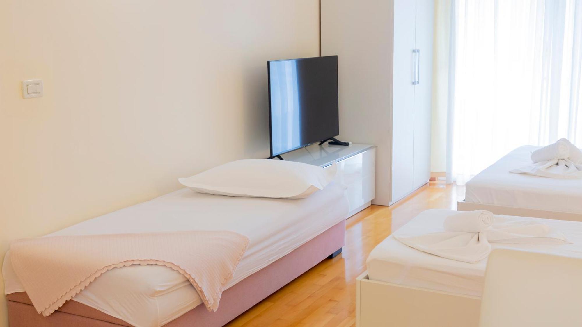 Baska Voda Apartments - Steps From The Beach, Free Parking, Central Location Ngoại thất bức ảnh