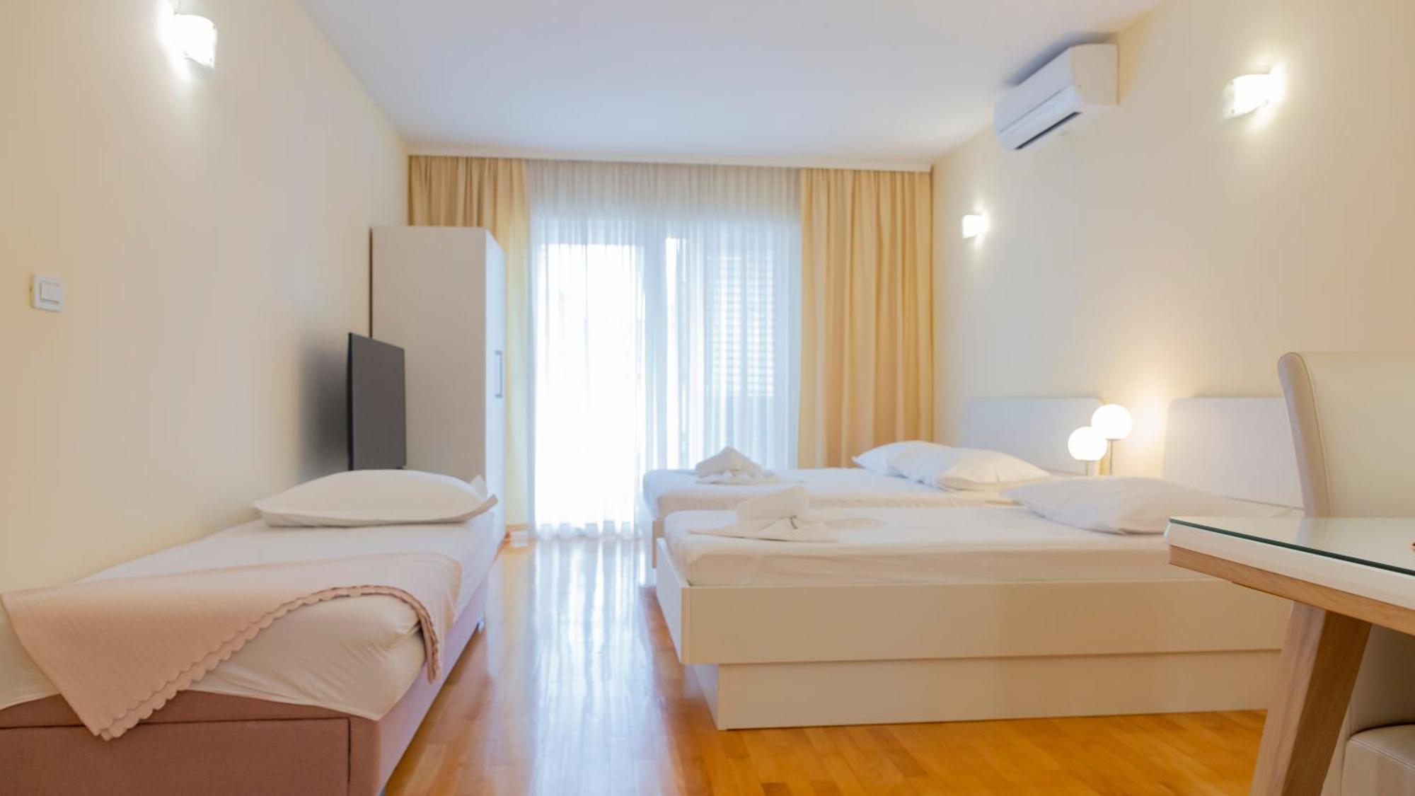 Baska Voda Apartments - Steps From The Beach, Free Parking, Central Location Ngoại thất bức ảnh
