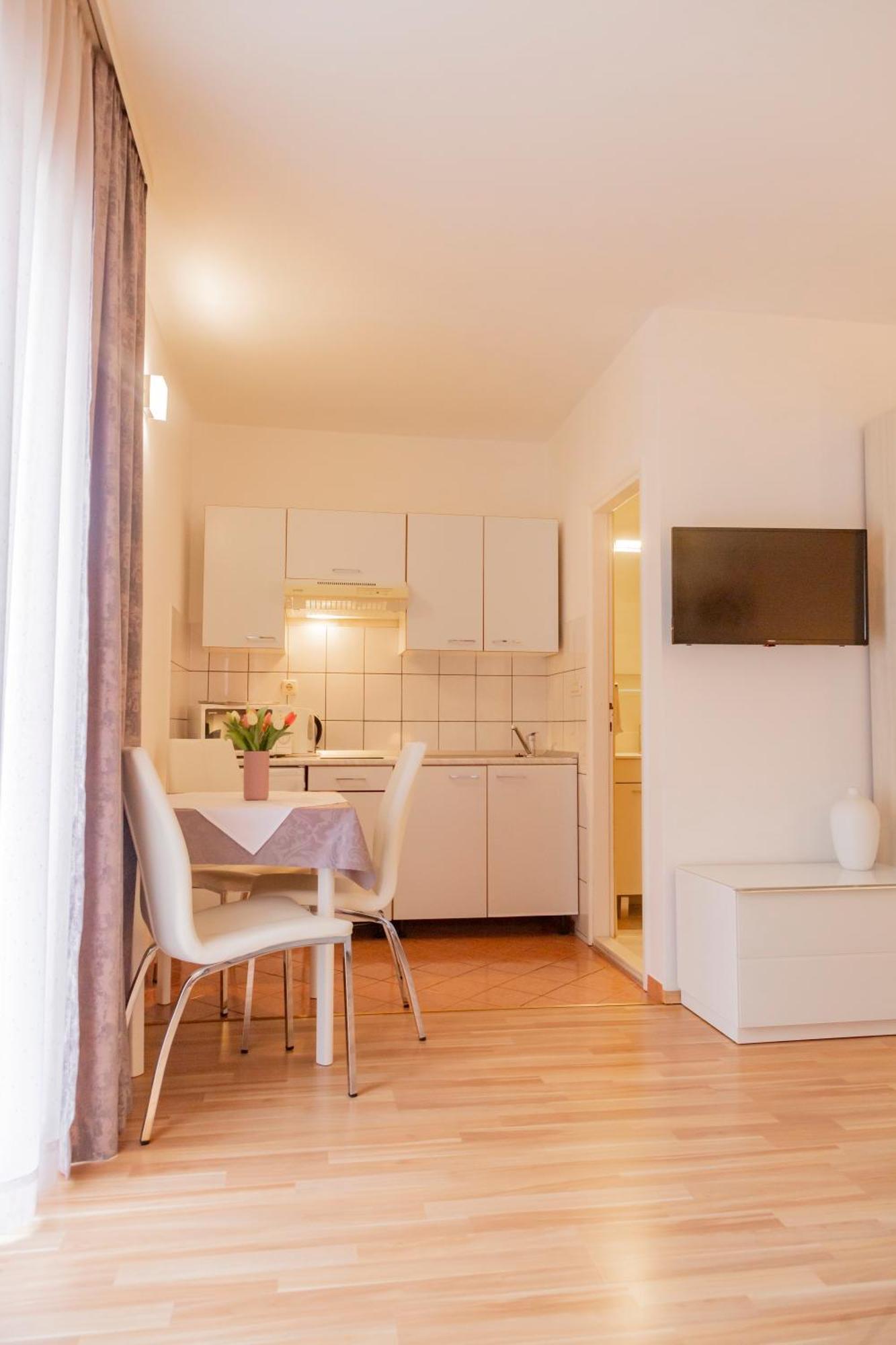 Baska Voda Apartments - Steps From The Beach, Free Parking, Central Location Ngoại thất bức ảnh
