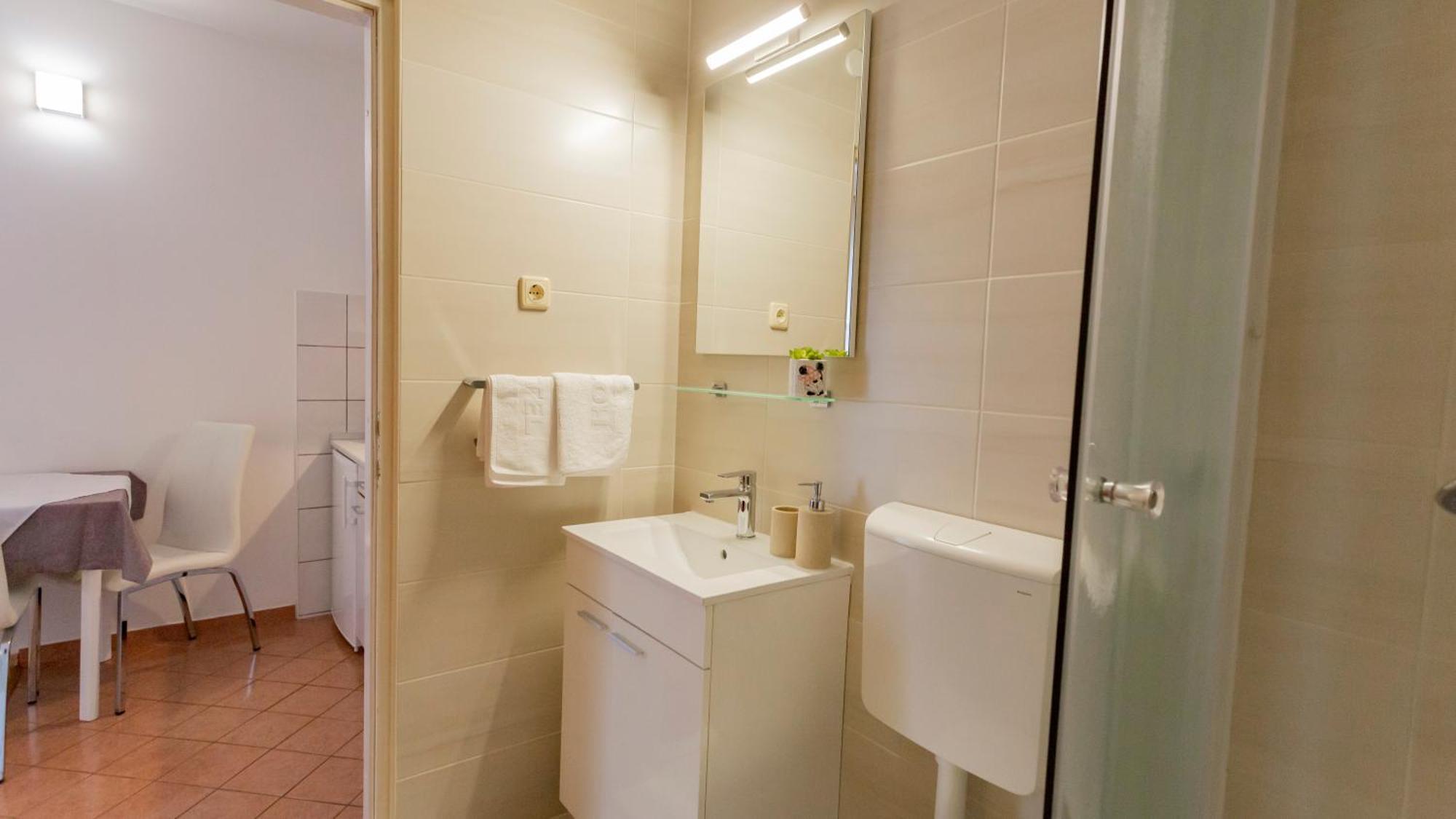 Baska Voda Apartments - Steps From The Beach, Free Parking, Central Location Ngoại thất bức ảnh